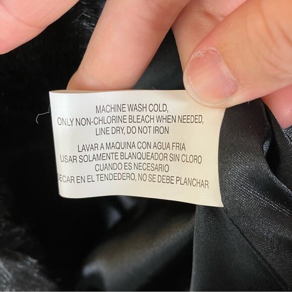 Jaclyn Smith Classics | Black Faux Fur Coat Hook & Loop Machine Washable LARGE - Picture 5 of 6